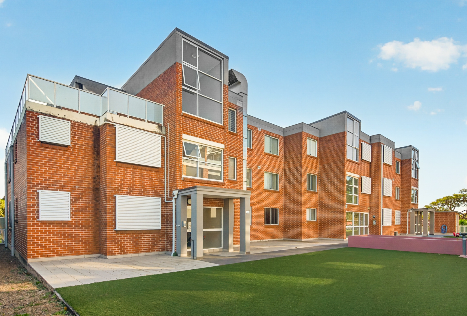4 518-522 Woodville Road Guildford-1.jpg