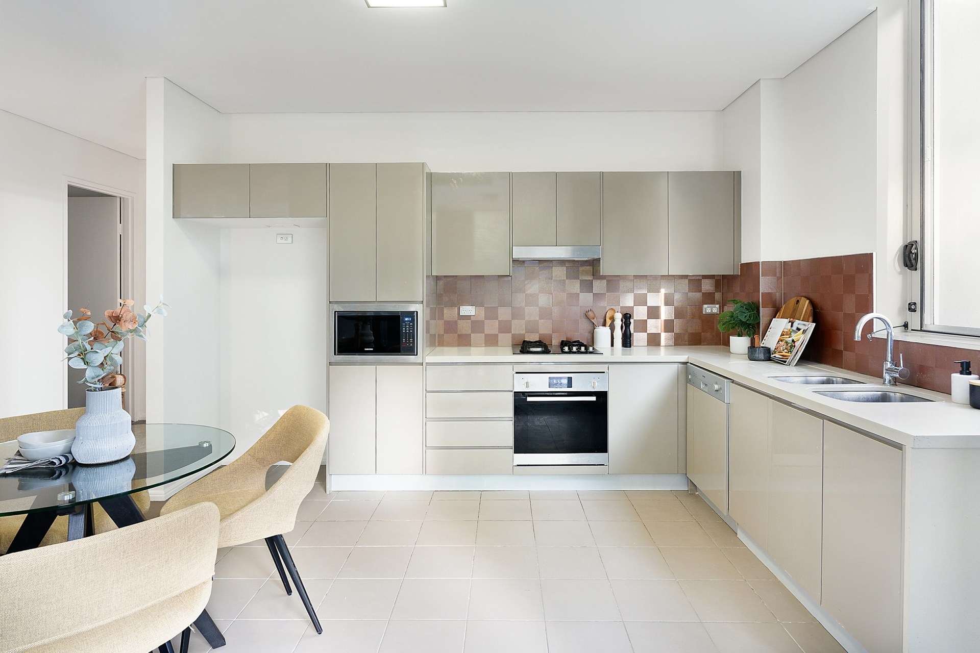 5 kitchen2.jpg