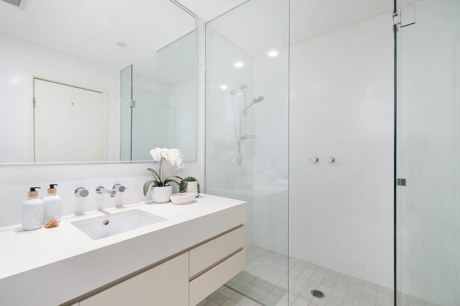 10 Bath.jpg