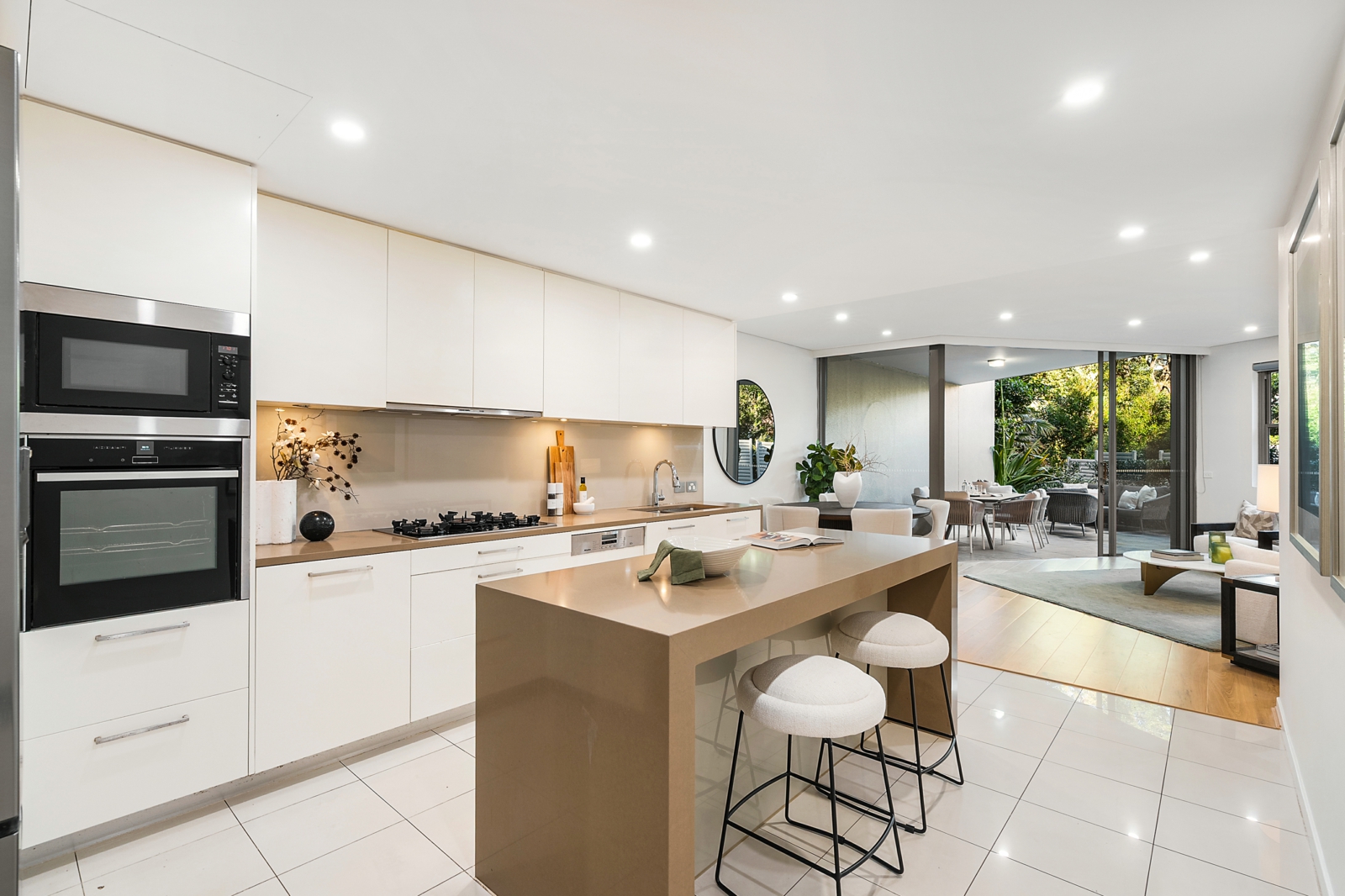 6 kitchen.jpg