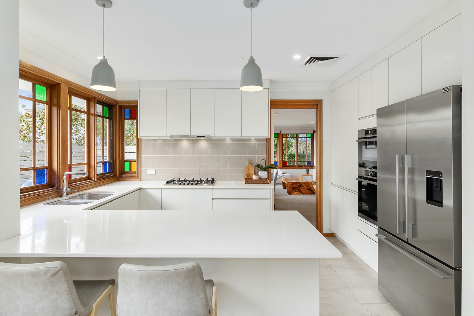 6 Kitchen.jpg