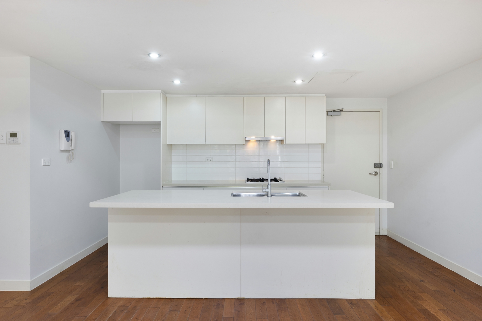 2 Kitchen.jpg