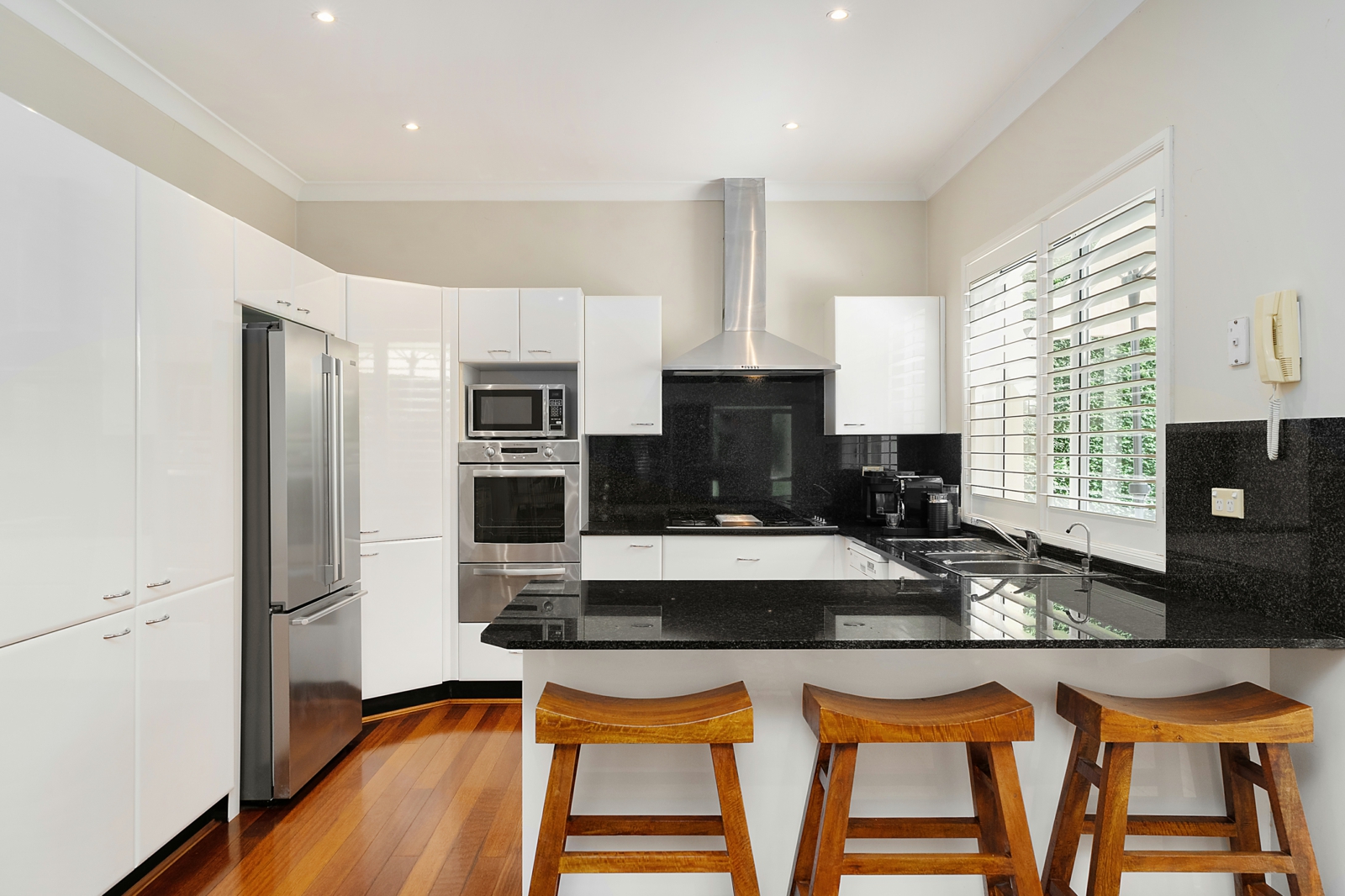 4 Kitchen.jpg