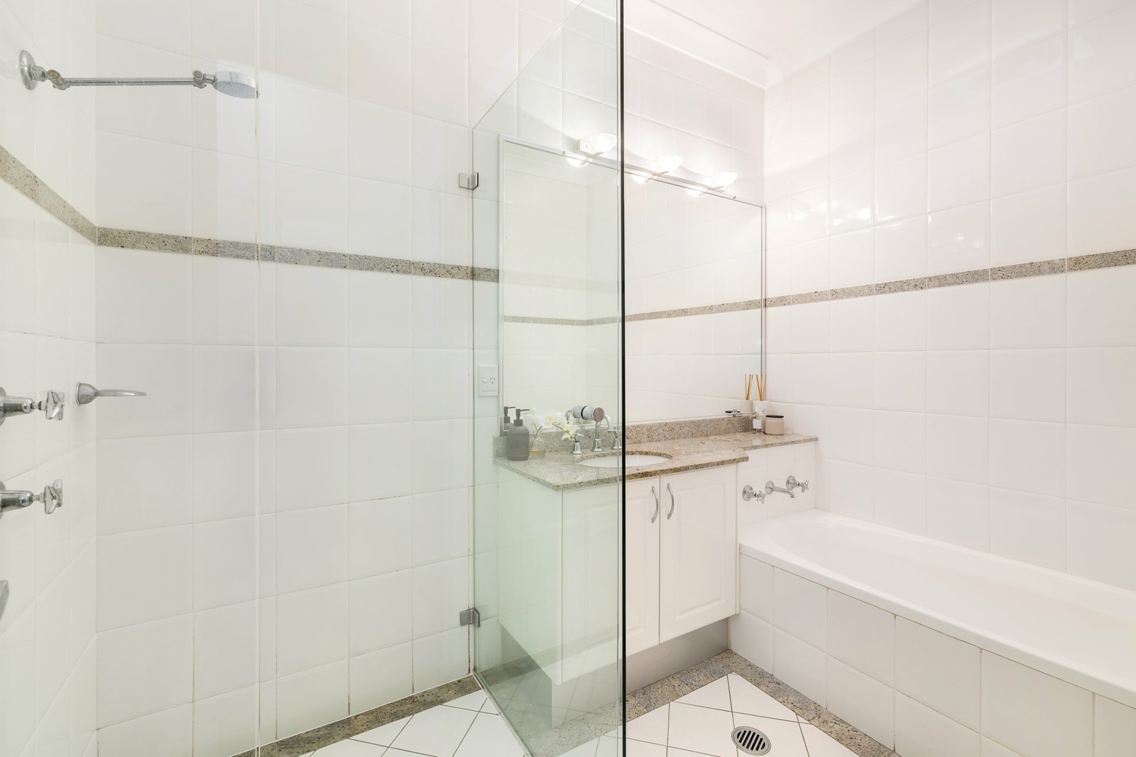 10 bath.jpg