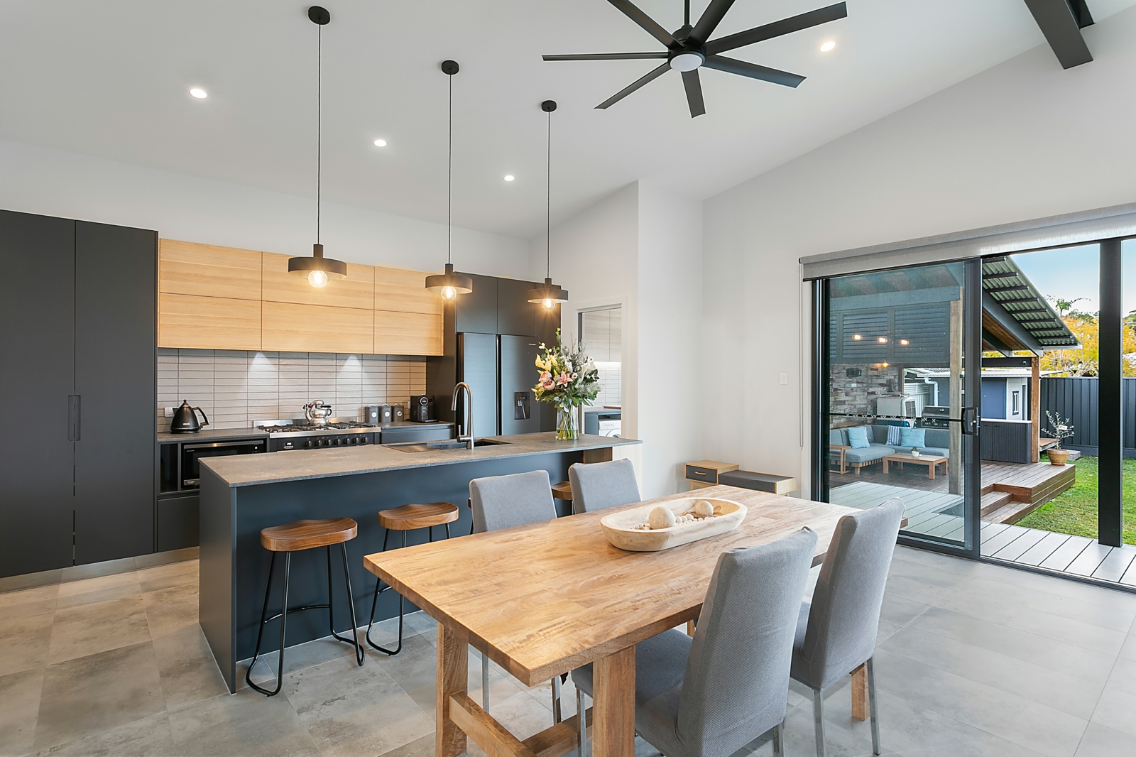 Kitchen:Dining