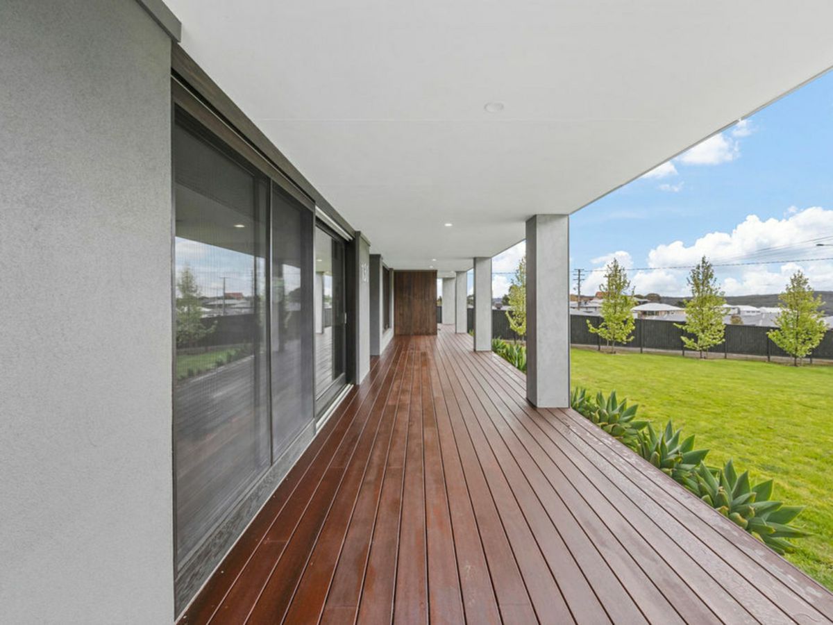 130Gracefield1.jpg
