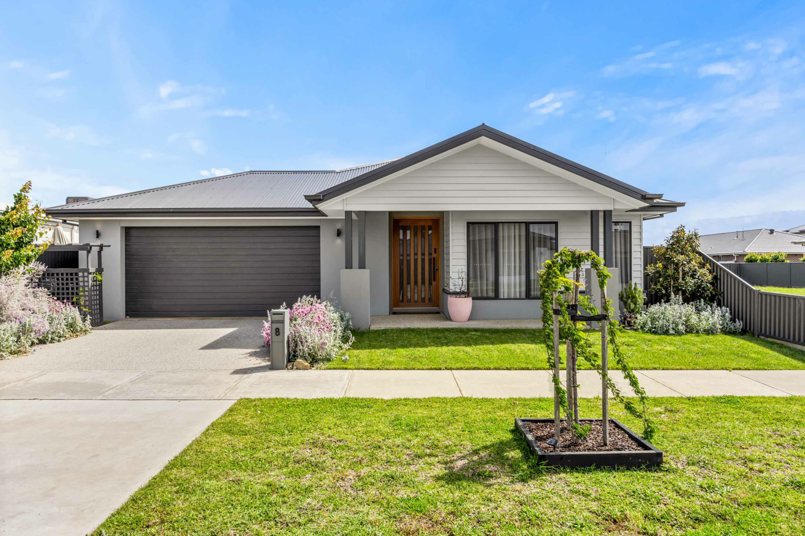 8 Grainger Parade,Lucas