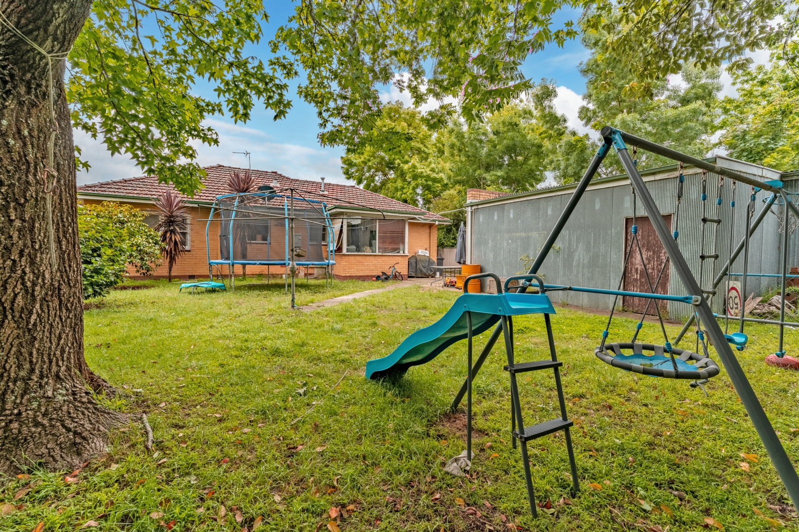 1CuthbertsRd17.jpg