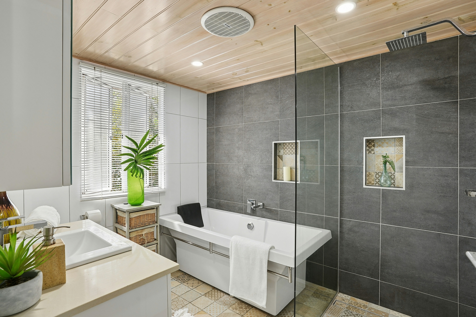 Bath - 2nd floor