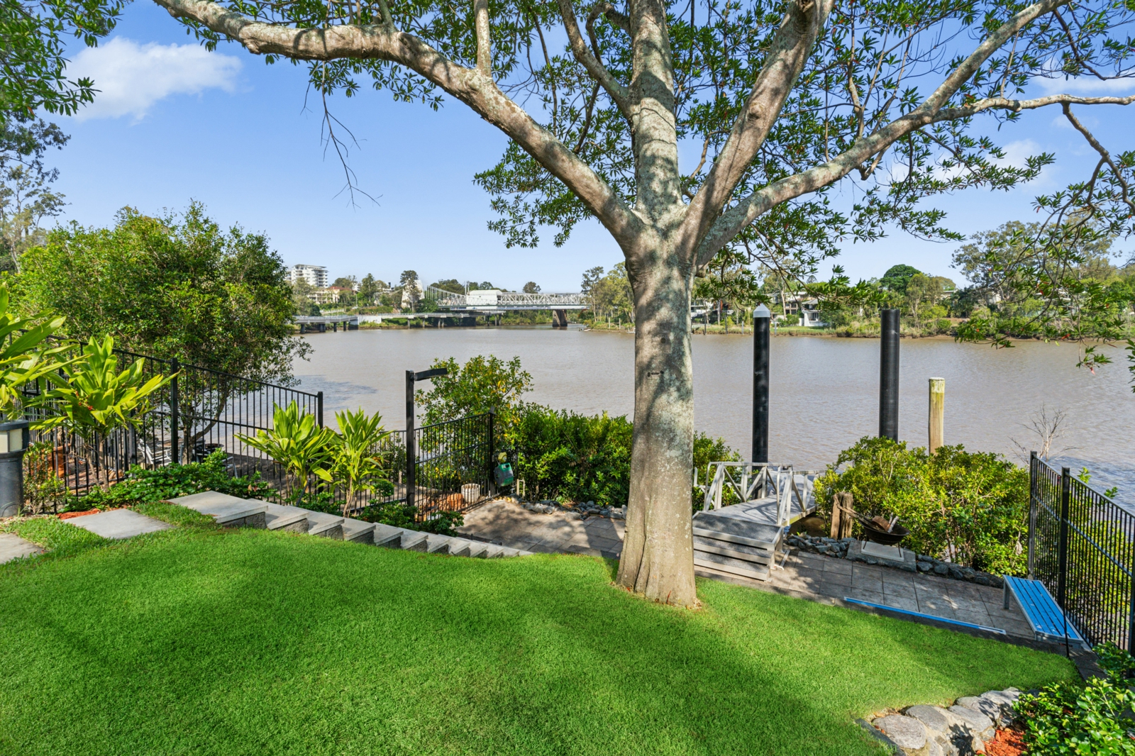 lower garden and pontoon