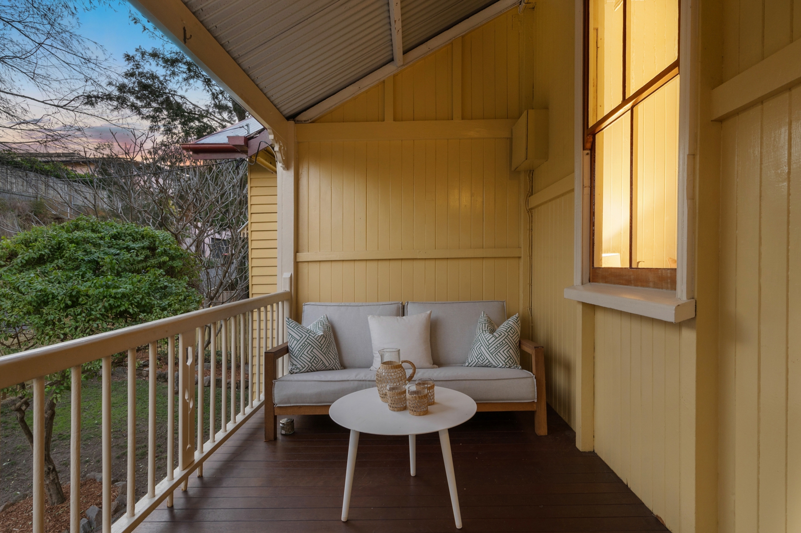 Front Veranda Lounge