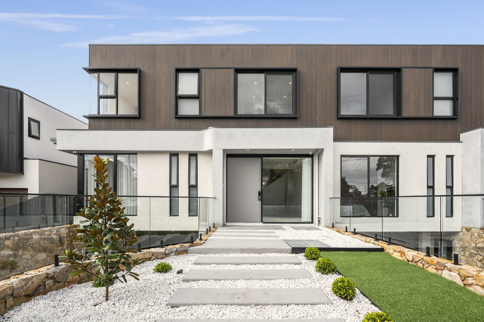 16 Riverside Avenue, PUTNEY