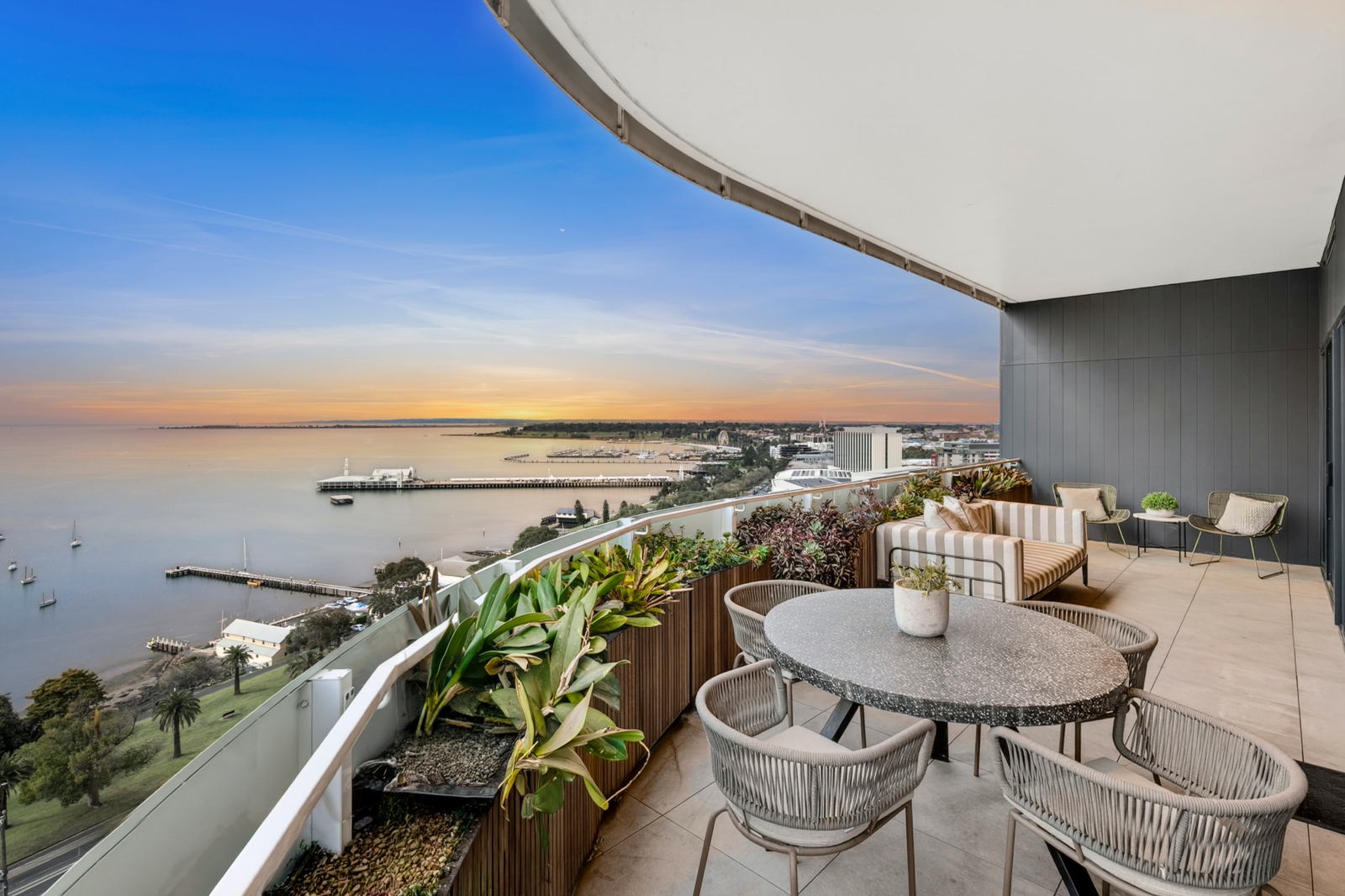 1402/18 Malone Street, GEELONG
