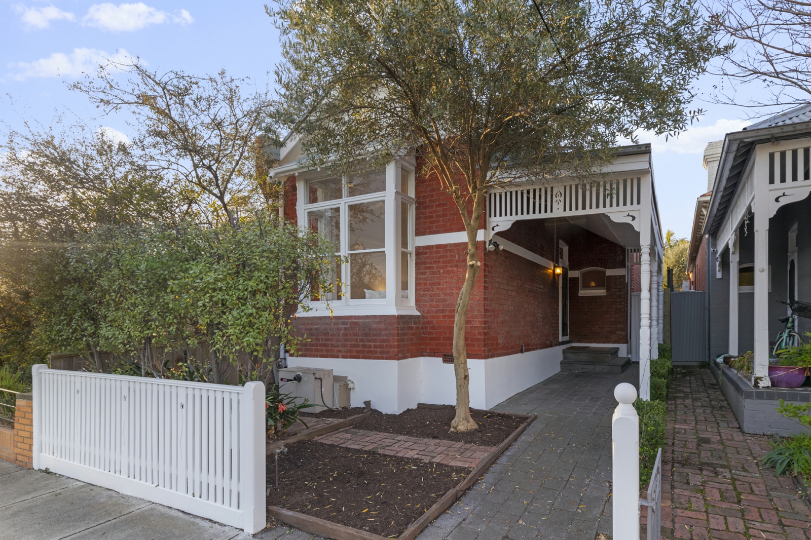 16 Rockbrook Road, ST KILDA EAST