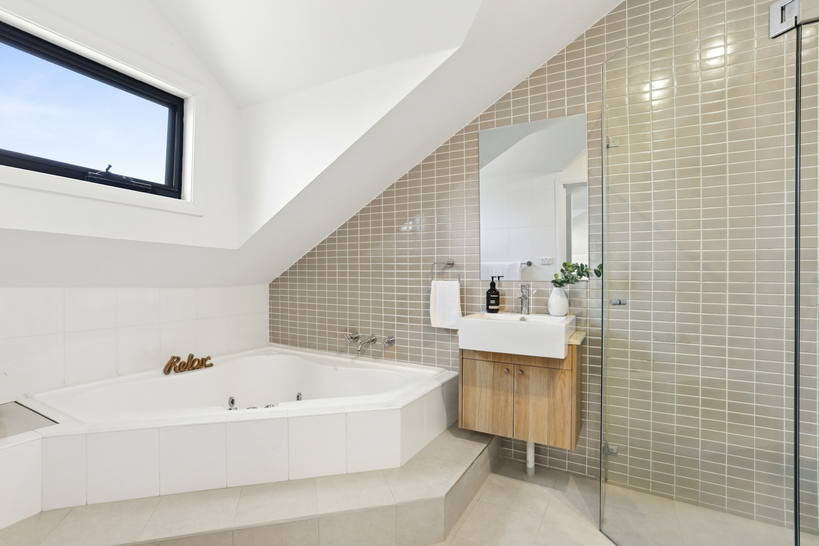 6-92-96 Kings Rd, Five Dock_6.jpg