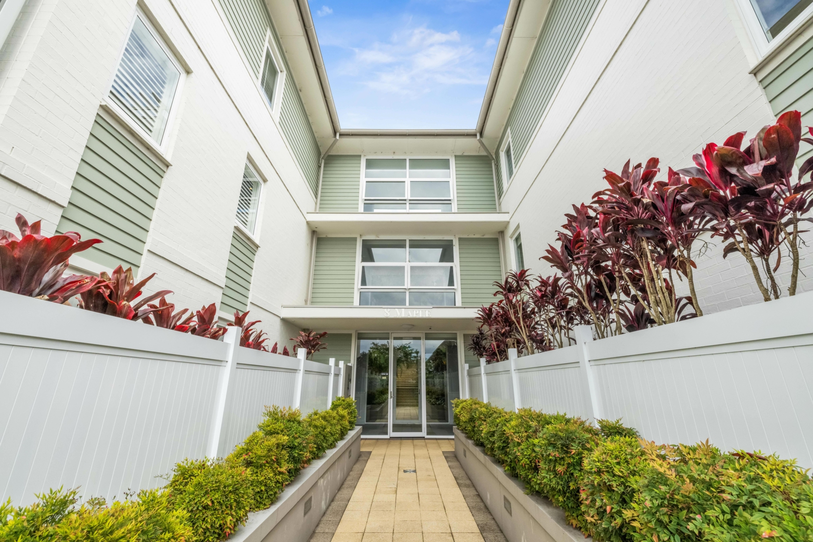 306-8 Peninsula Dr, Breakfast Point-8.jp