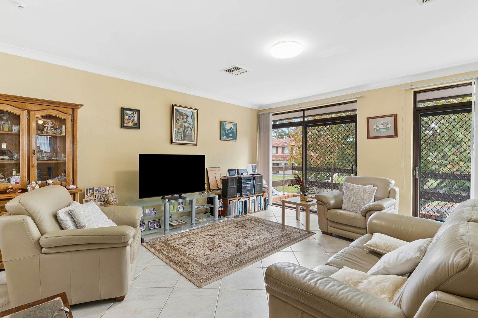 Living Room.jpg