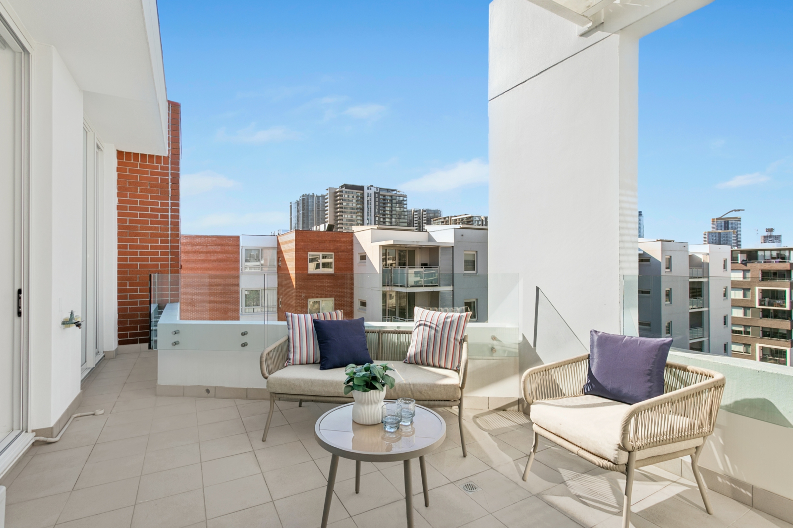 887-33 Hill Rd, Wentworth Point_04.3.jpg