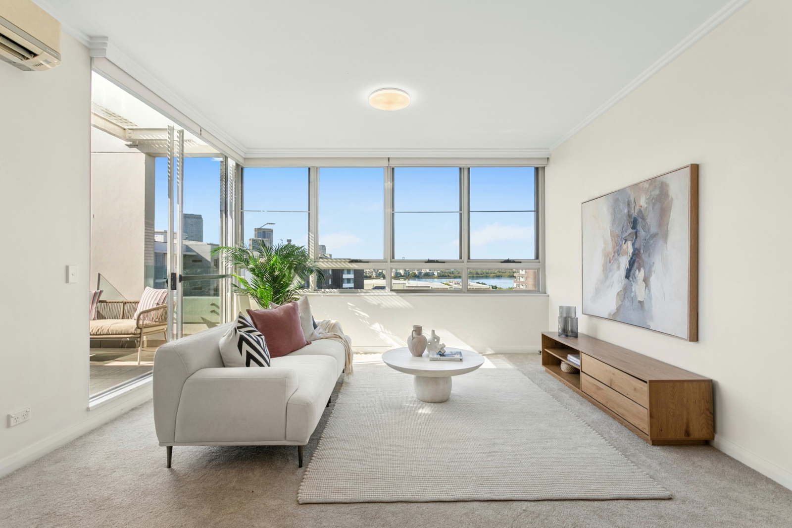 887-33 Hill Rd, Wentworth Point_03.2.jpg