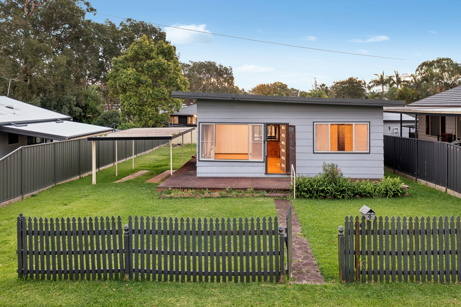 4 Nirringa Road, SUMMERLAND POINT