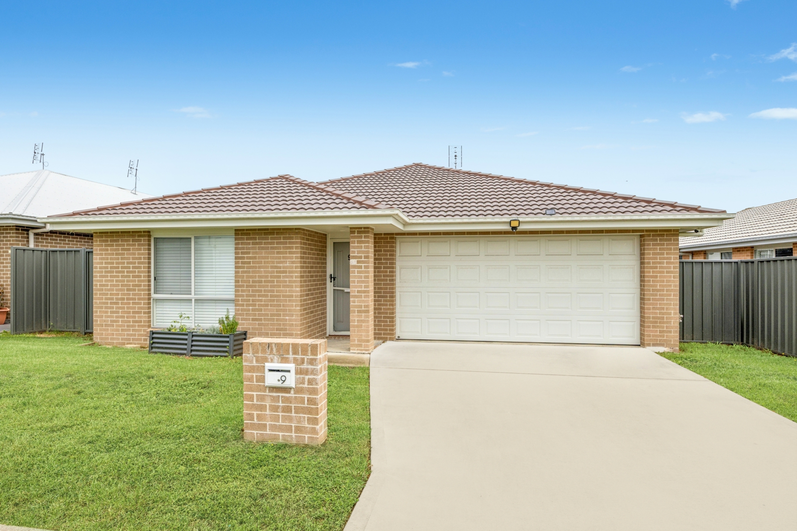 9 Bateup Drive, HAMLYN TERRACE