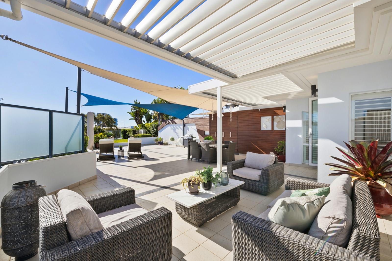 balcony3.jpg