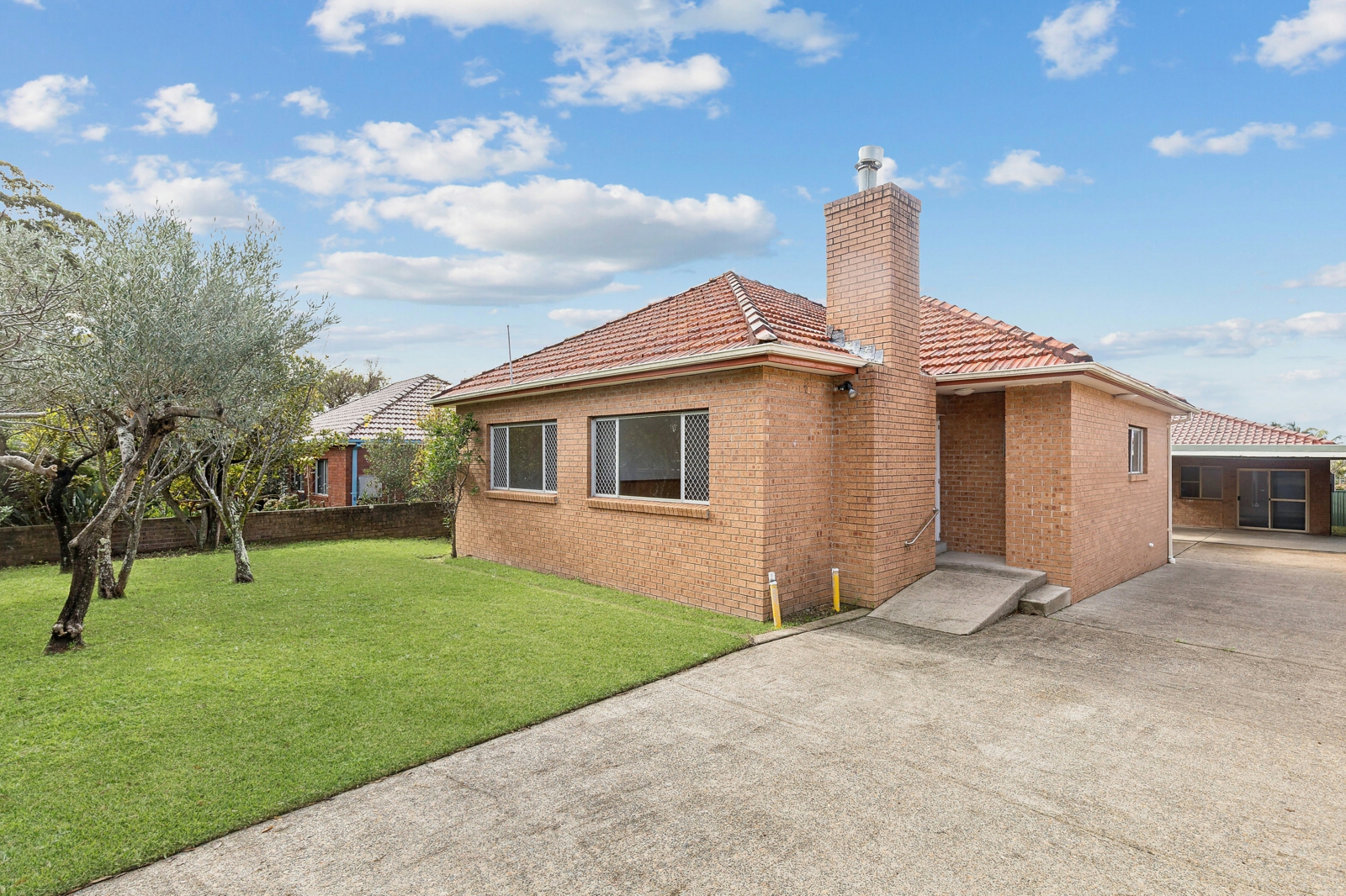33 Waratah Parade, Narraweena - image 1