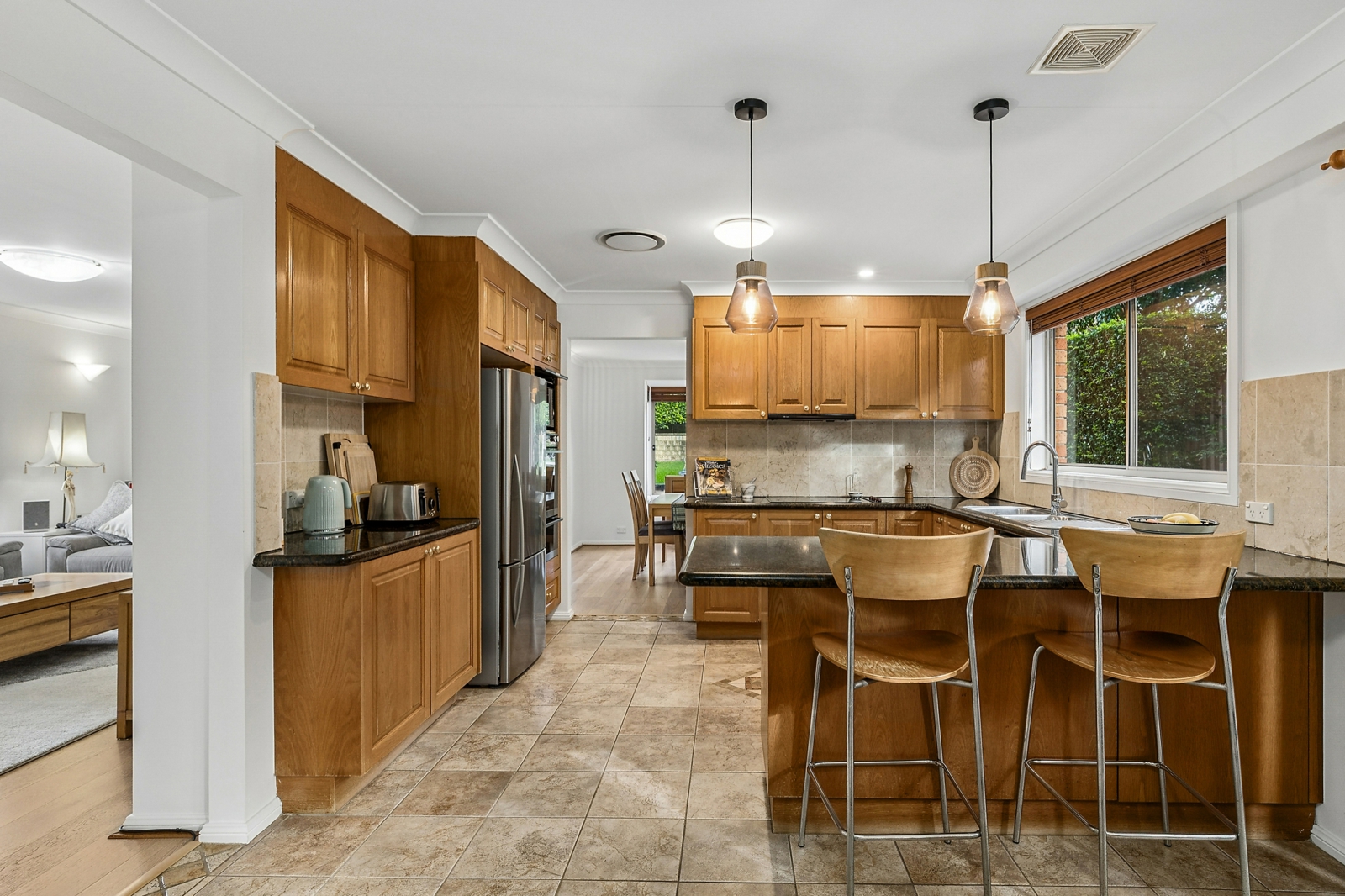 8 Oxford Falls Road, Beacon Hill - image 2