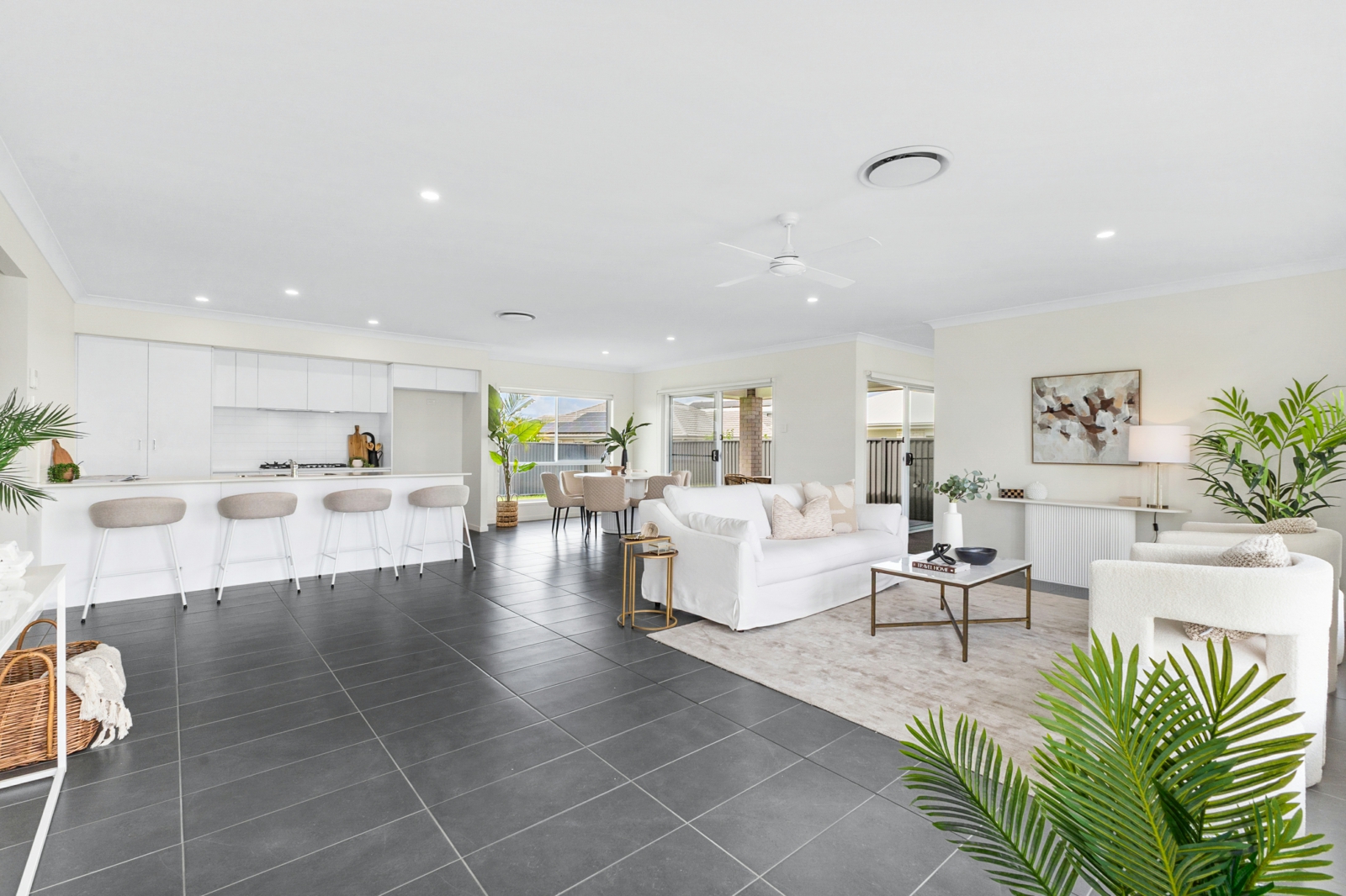 Living & Kitchen