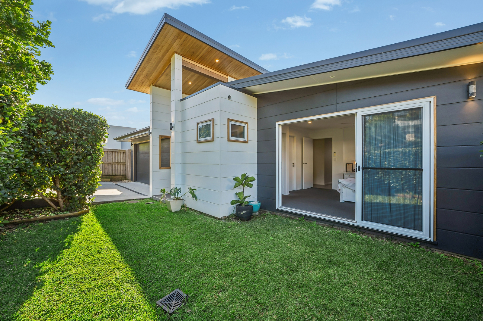 Yard Front.jpg
