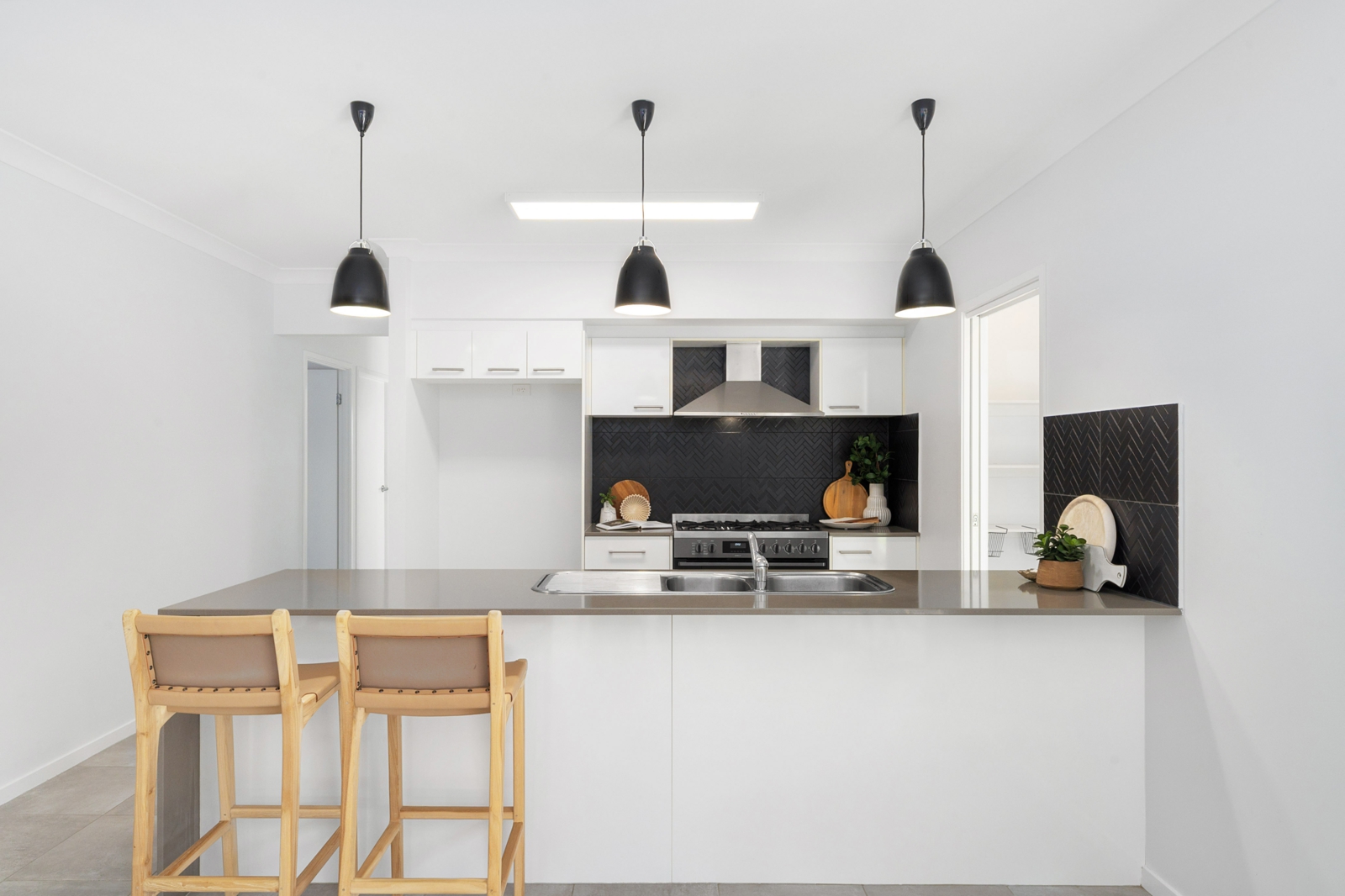 7. Kitchen.jpg