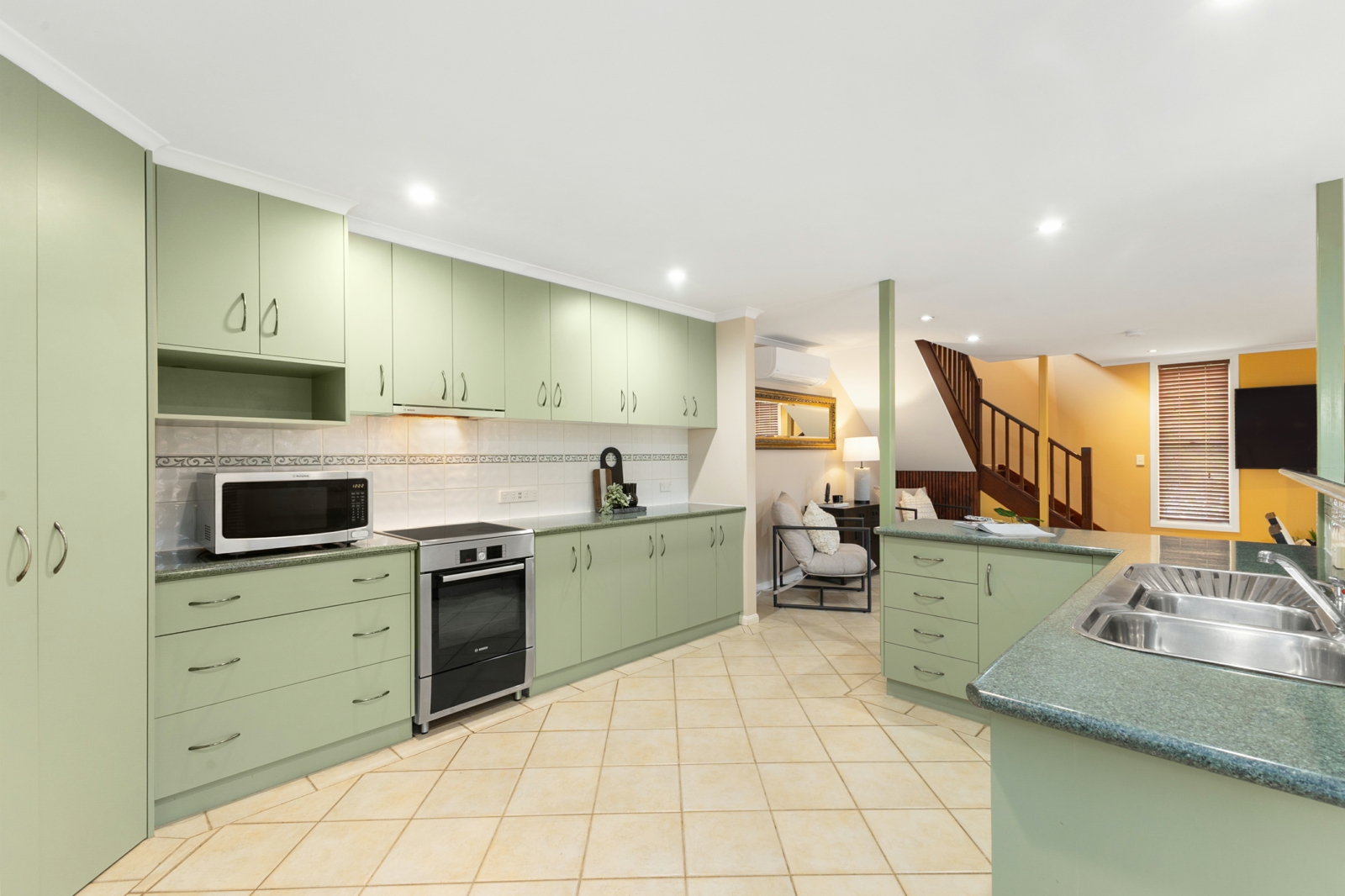 2. Kitchen.jpg