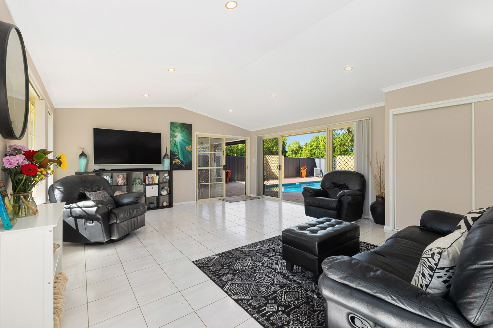 3.Living Room.jpg
