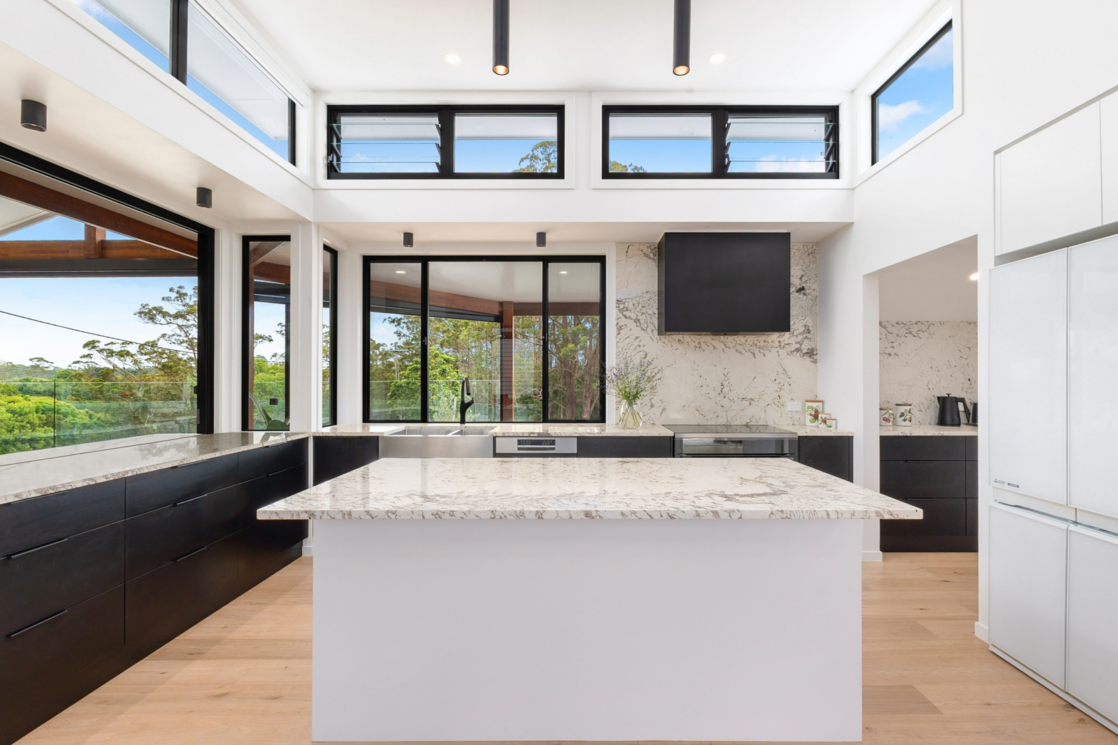 9. Kitchen.jpg