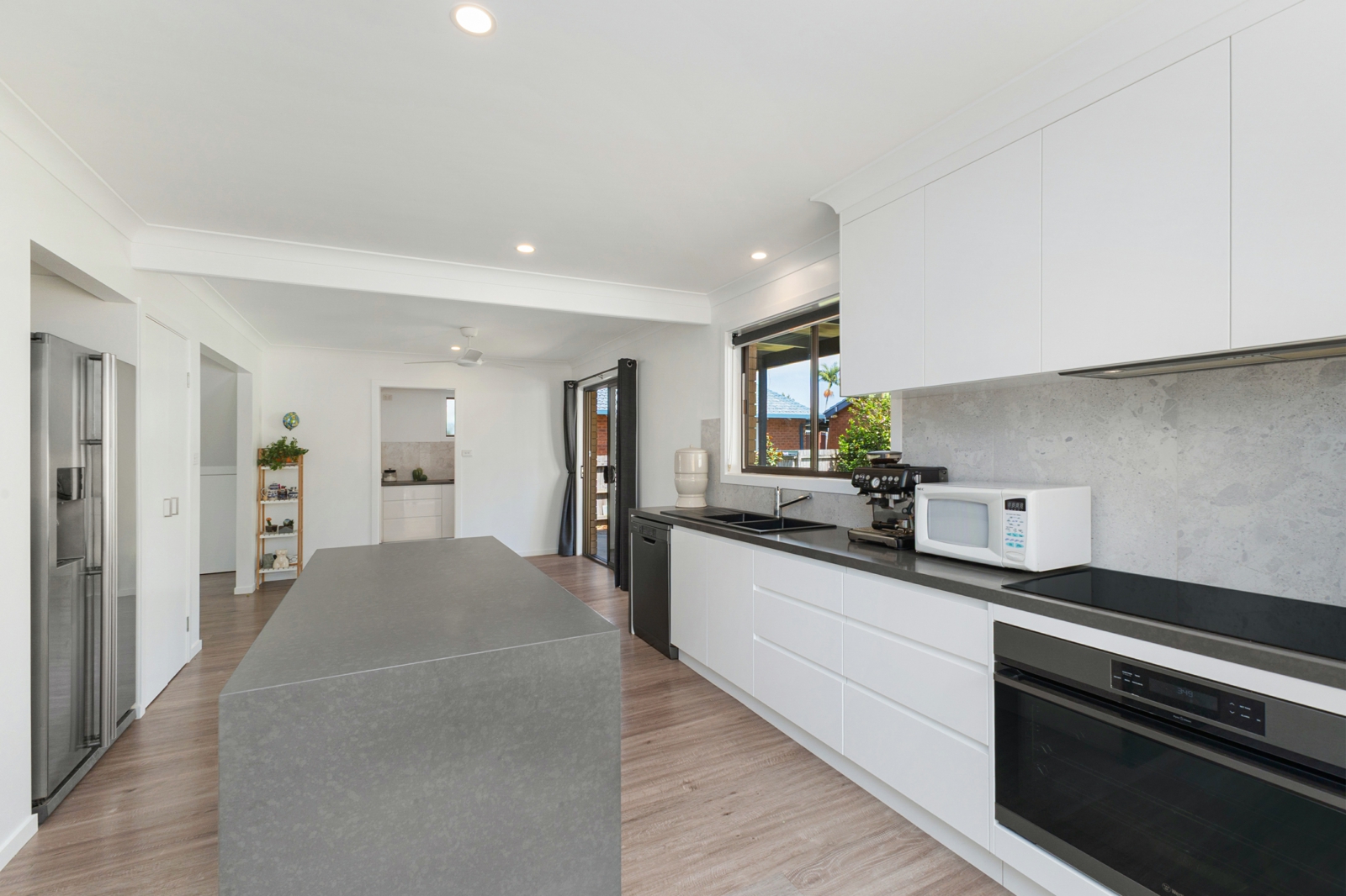 13. Kitchen 2.jpg