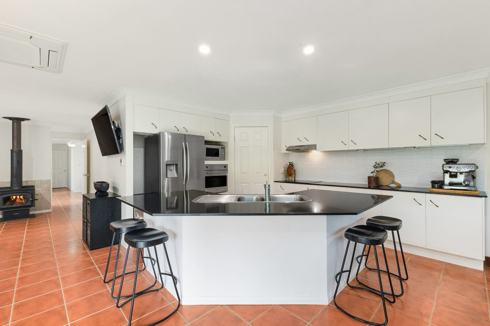 7.Kitchen.jpg