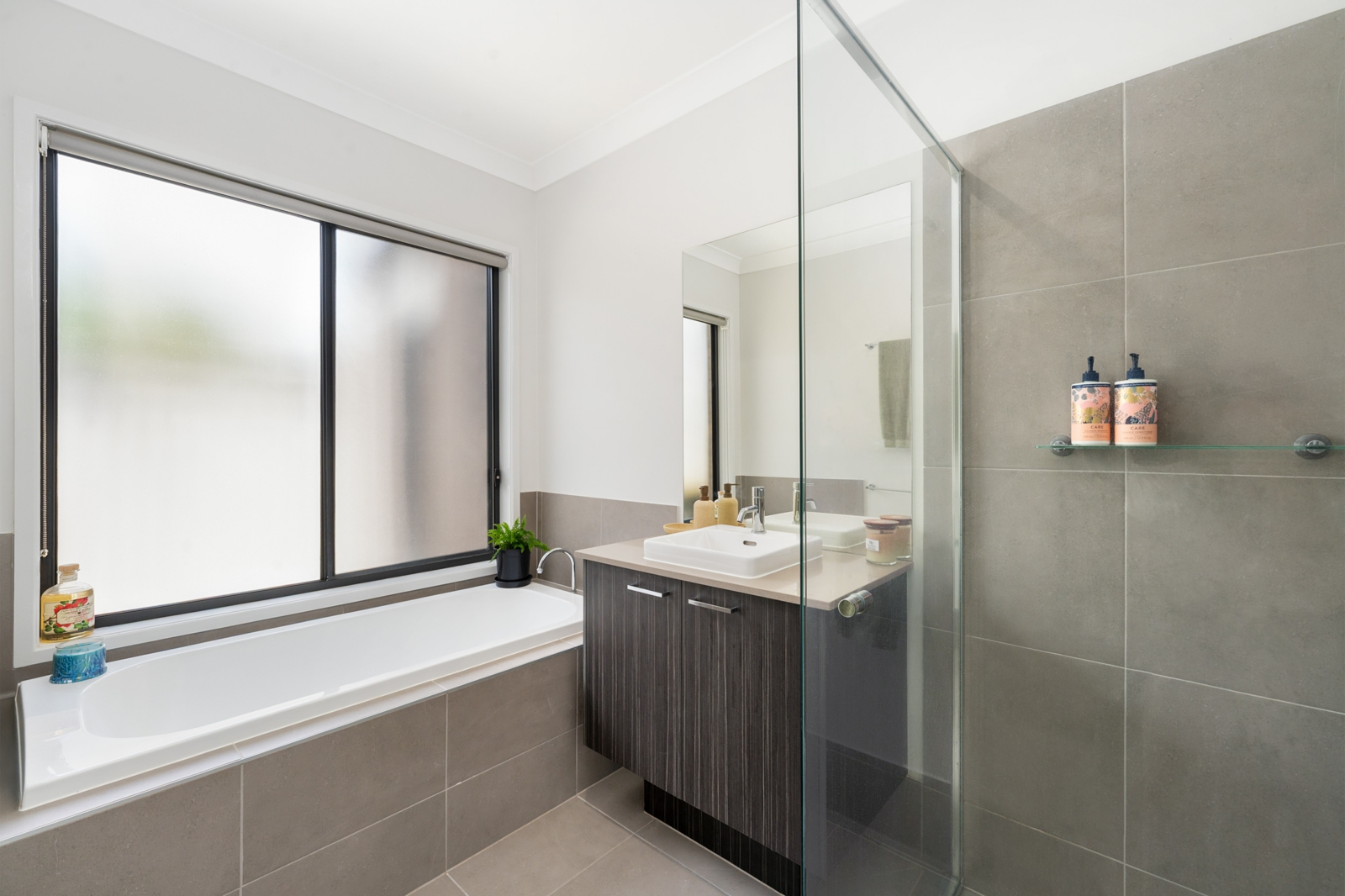 15. Bathroom.jpg