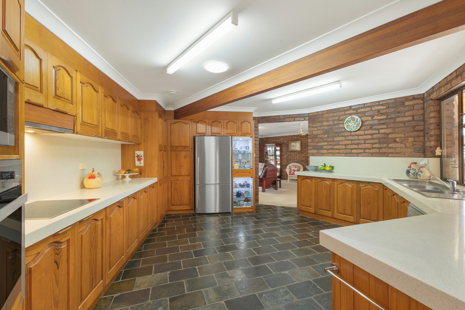 11. Kitchen.jpg