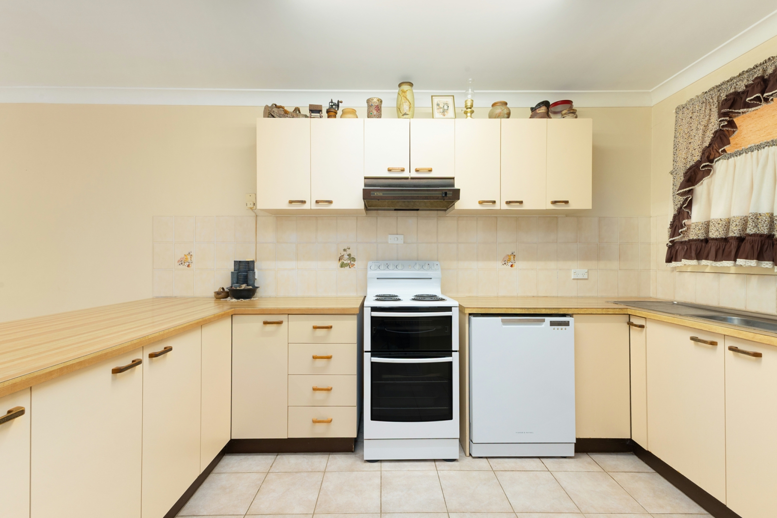 2. Kitchen.jpg