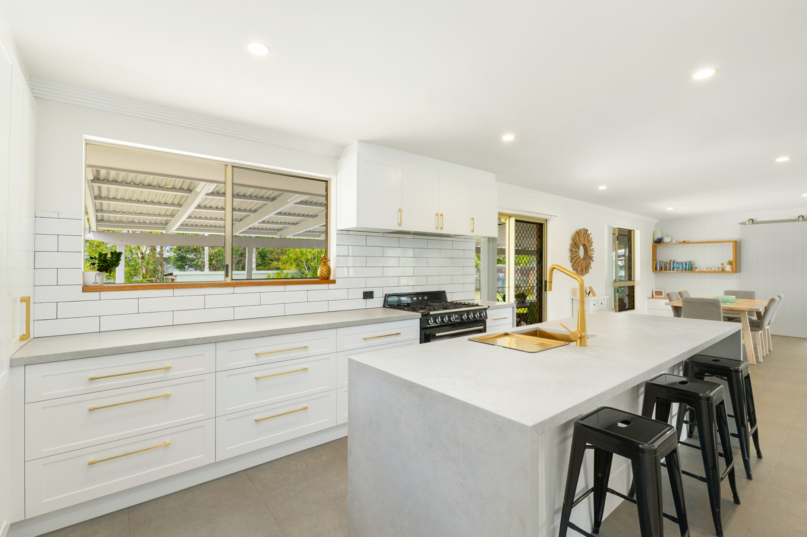16. Kitchen 2.jpg