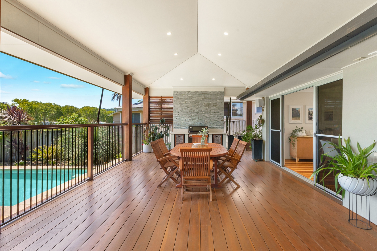 6.Alfresco Deck 1.jpg