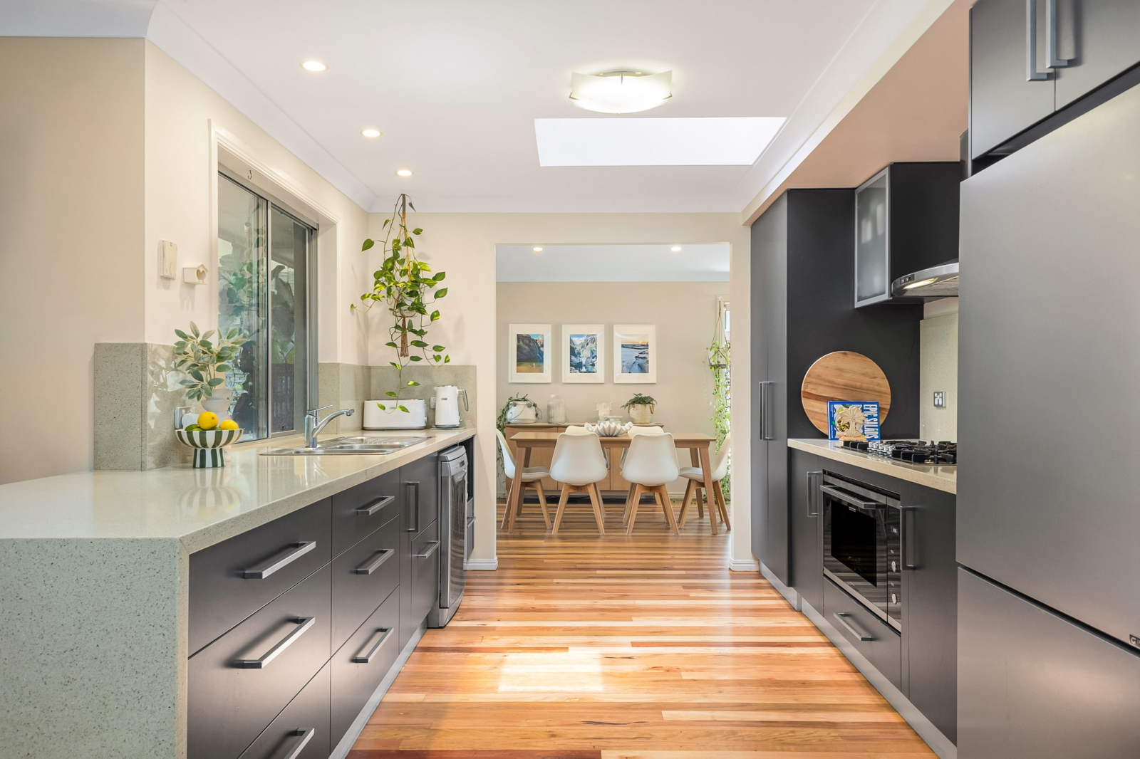 12.Kitchen.jpg