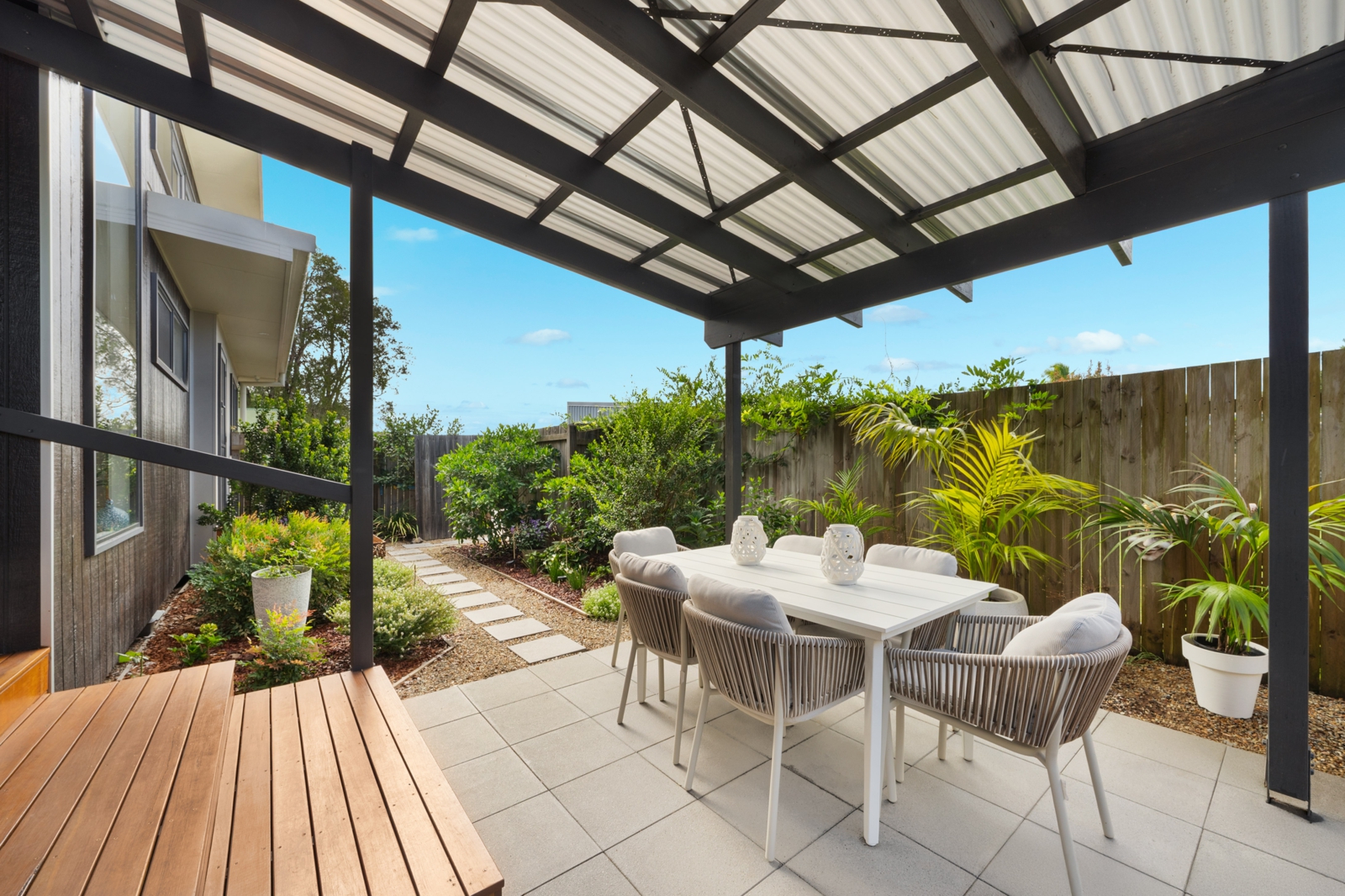 9. Outdoor Dining.jpg