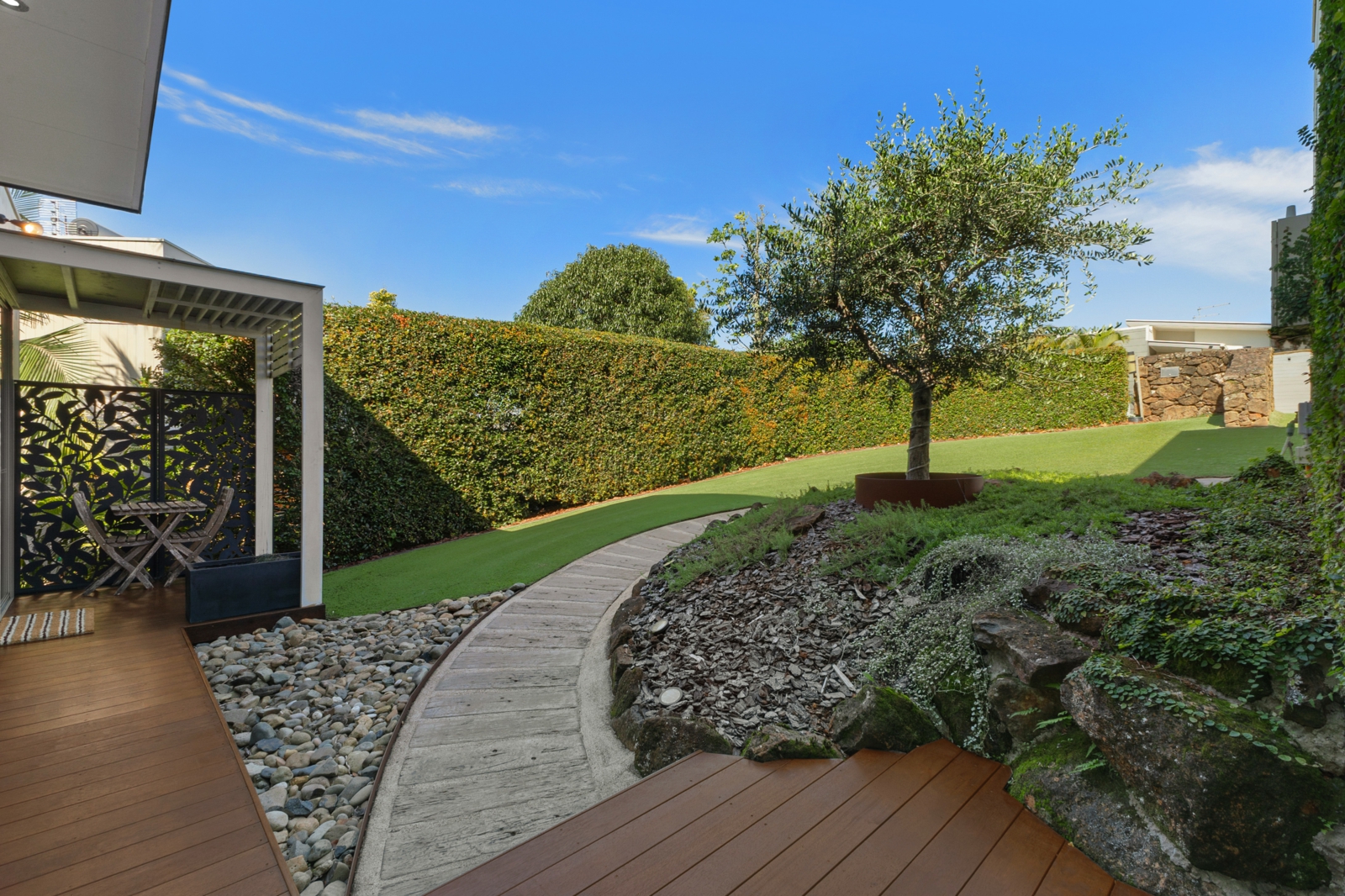 12. Front Yard.jpg