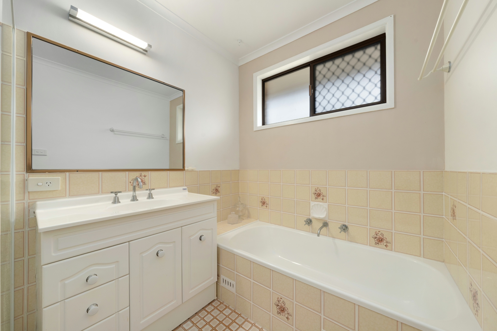 7. Bathroom.jpg