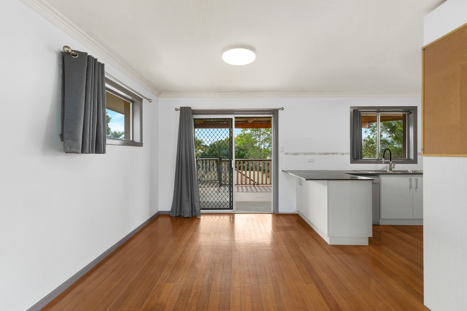 12.Dining-Kitchen.jpg