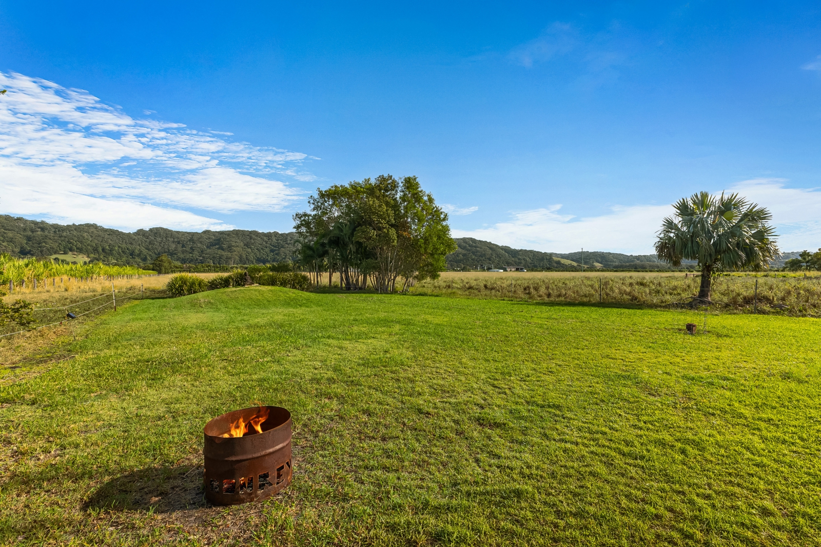 5.Farmhouse Yard.jpg