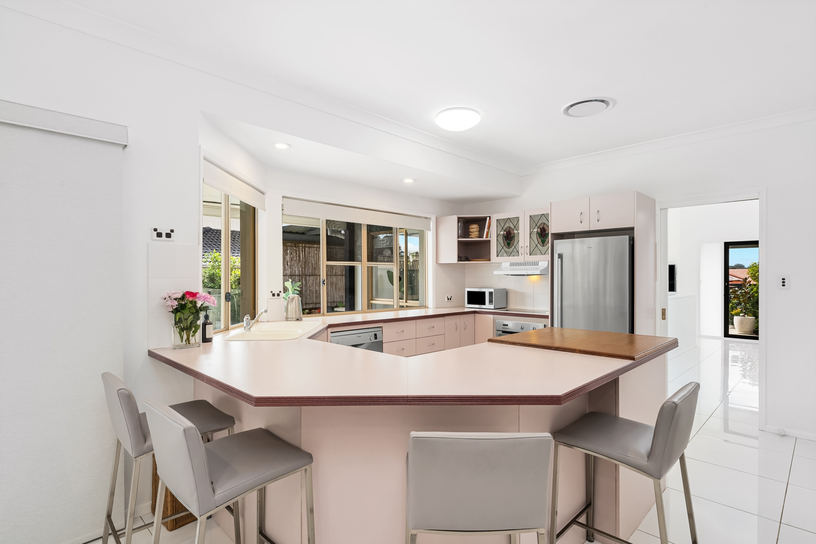 10. Kitchen.jpg