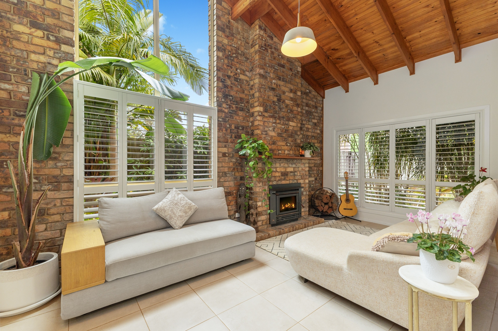3.Fireplace lounge.jpg