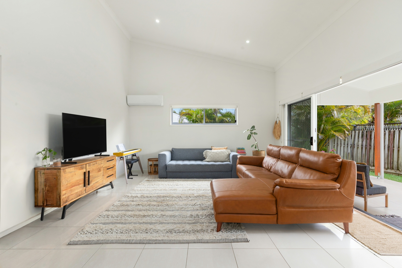 4. Lounge.jpg